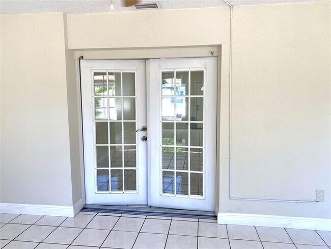 Building Photo - 3770 NE 16th Ave