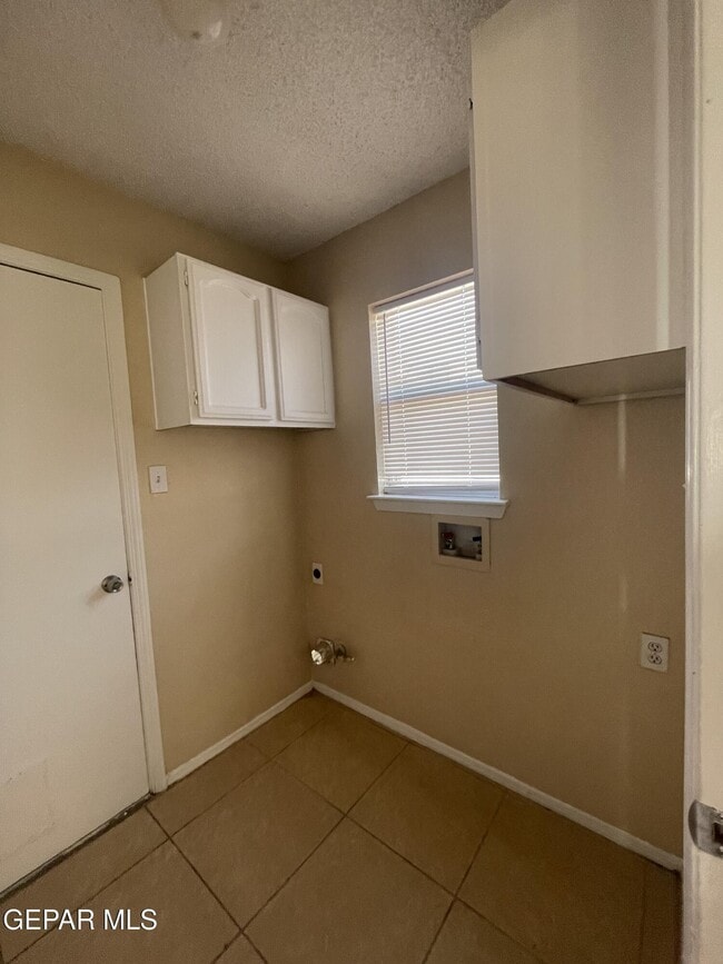 Building Photo - 13928 Pete La Rue Cir