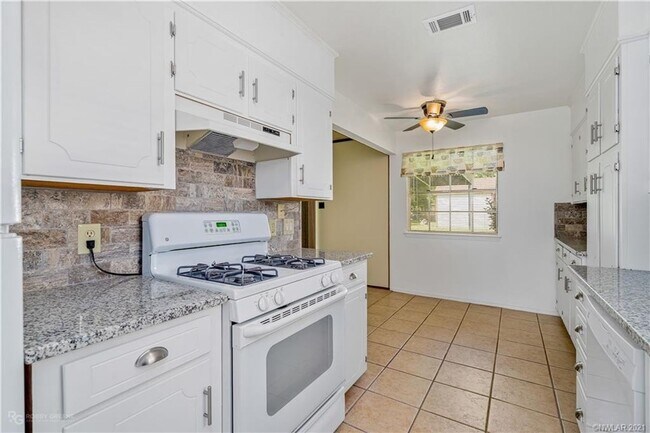 Building Photo - Updated 3 bed/ 2 bath home in South Bossier