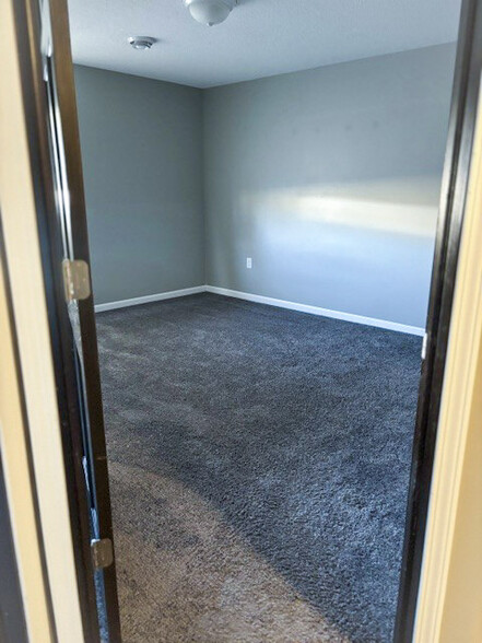 Building Photo - 1987 Southridge Ave