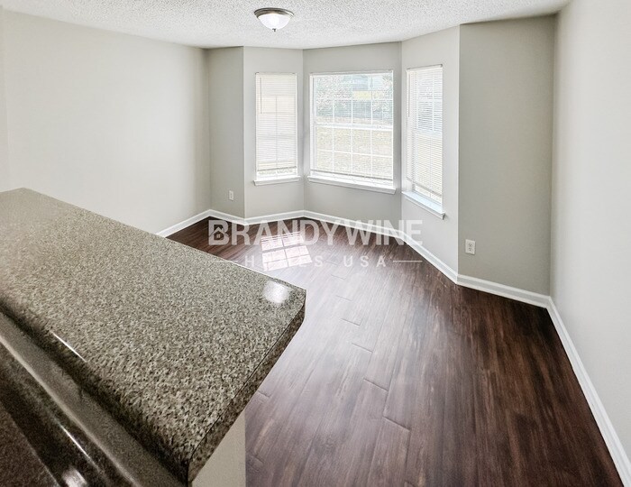 Building Photo - 2126 Mulberry Ln