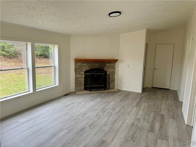 Building Photo - 4943 Forest Ave