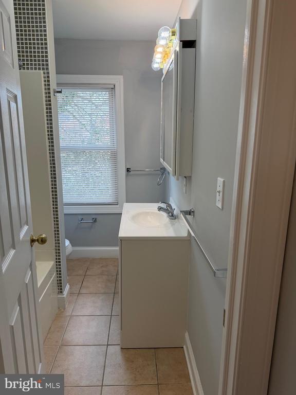 Building Photo - 9 Cedar Ave