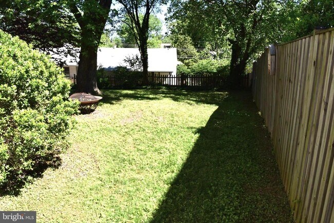 Building Photo - 6808 Old Chesterbrook Rd