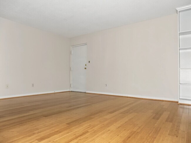 Building Photo - 4610 Lawndale Dr