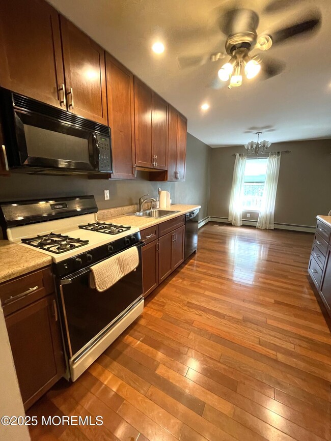 Building Photo - 44 Riverview Ct
