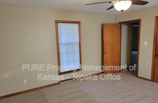 Building Photo - 2215 SE Kentucky Ave