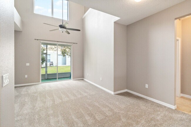 Building Photo - MOVE IN SPECIAL-Beautiful Two Story 3/2.5 Town Home w/ Loft & Screened Porch in St. Cloud