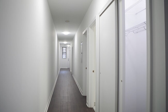 Interior Photo - 5507-5509 S. Hyde Park Boulevard