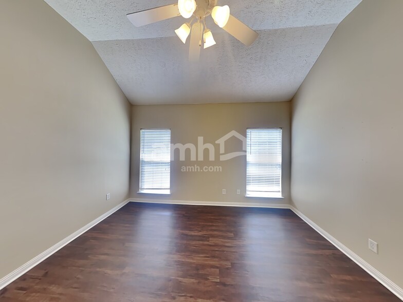 Building Photo - 1308 Oakhall Ln
