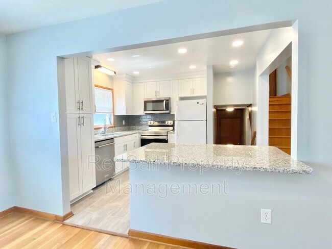 Building Photo - 137 Tanglewood Dr