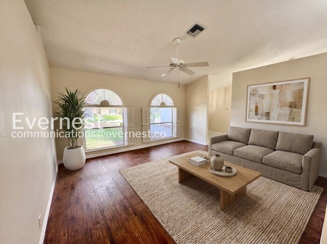 Building Photo - Spacious Living with Pool & Fitness Center Access | Available Now!