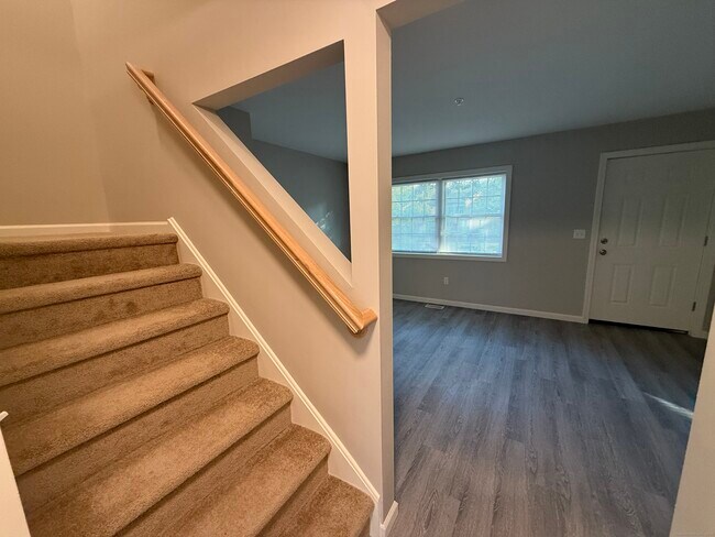 Building Photo - 145 Lantern Park Dr