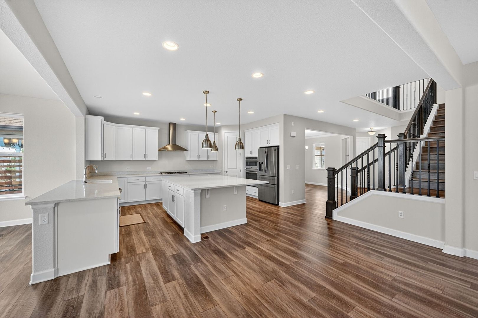 Building Photo - 590 Pikes View Dr