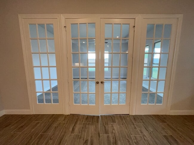 Building Photo - 5714 Caracara St