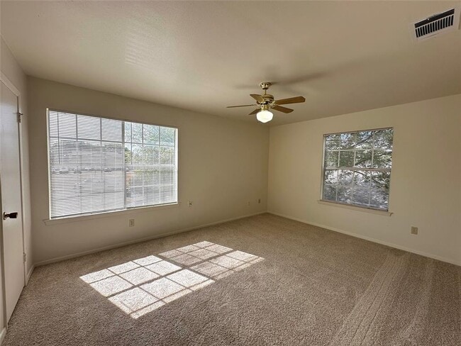 Building Photo - 2203 Creekside Ln