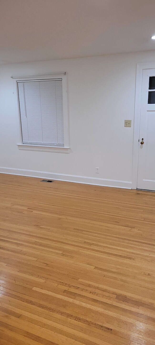 Building Photo - 3103 Wingate Ave