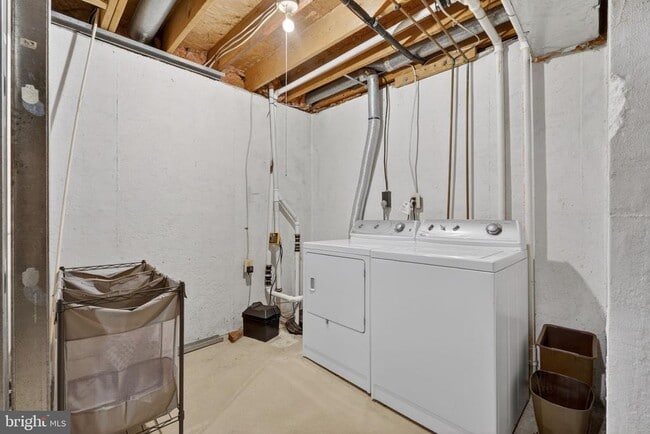 Building Photo - 8813 Francesca Dr