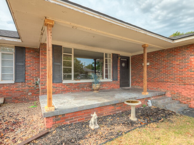 Building Photo - 1724 Churchill Way