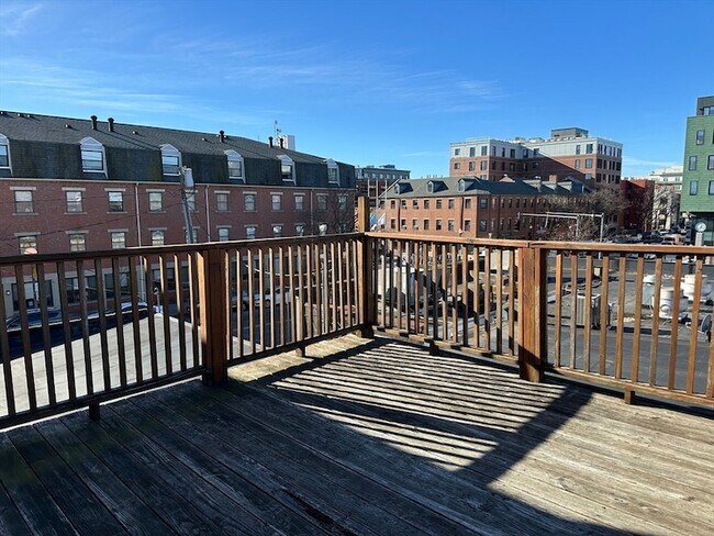 Building Photo - 228 Sumner St