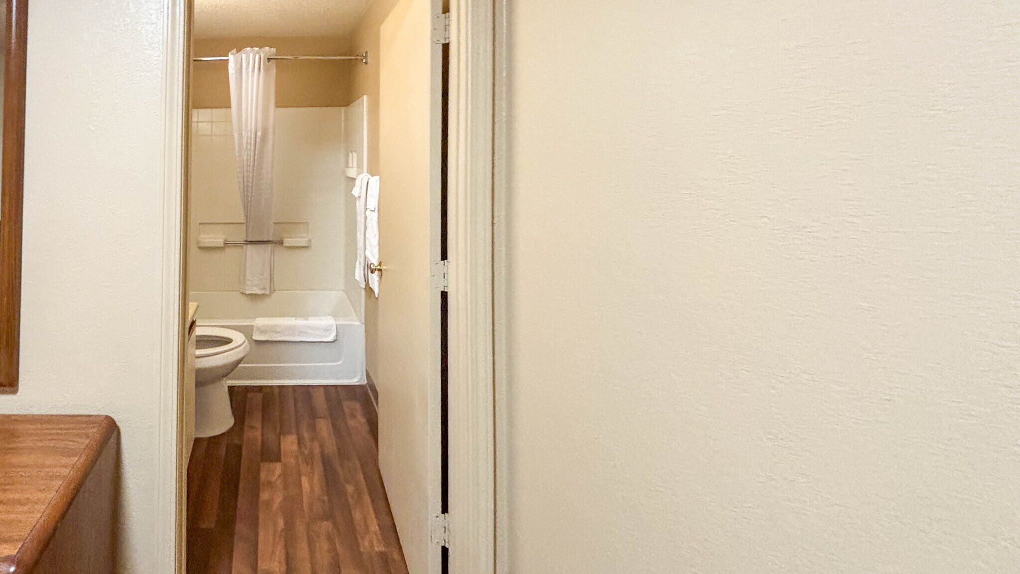 Building Photo - 530 Woods Lake Rd