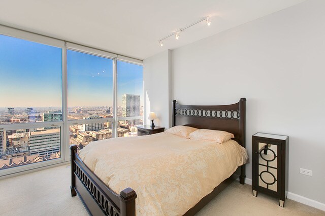 Building Photo - 1901 S Calumet Ave