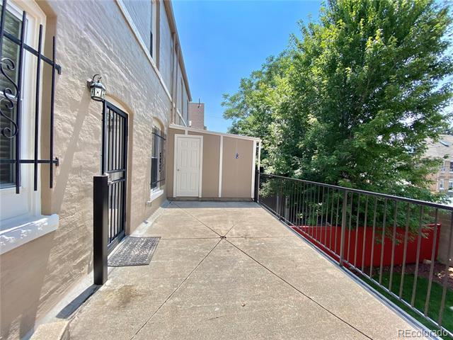 Building Photo - 1049 Corona St