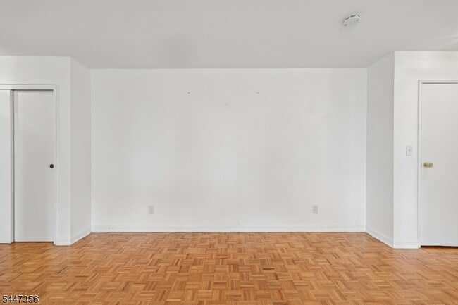 Building Photo - 135 S Maple Ave