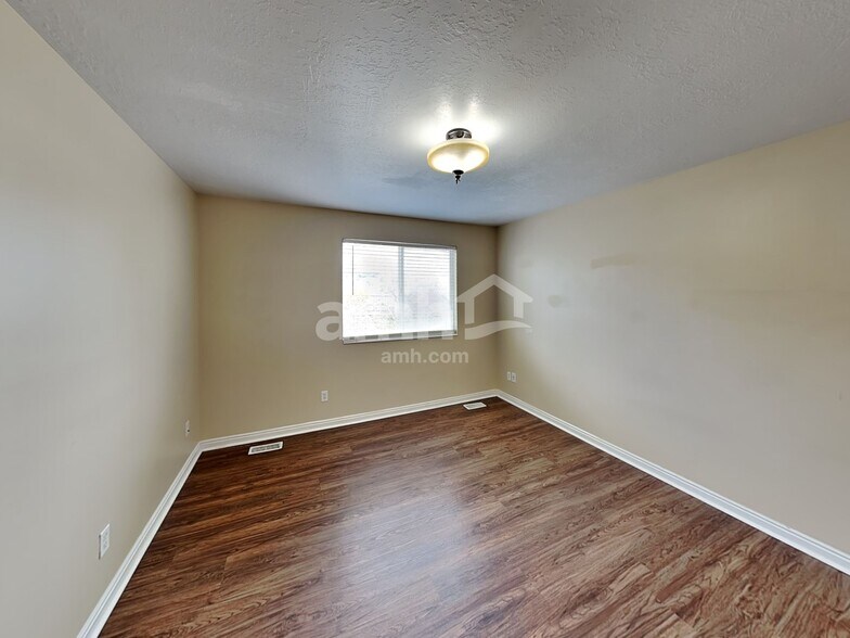 Building Photo - 451 W 225 N