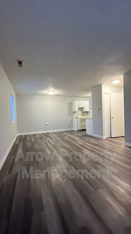 Building Photo - 11141 N 137th St