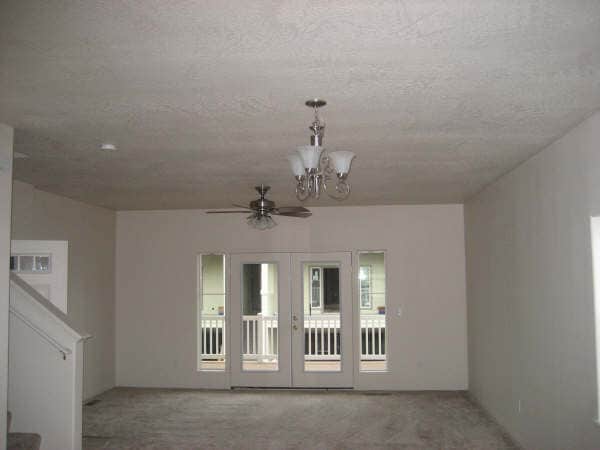 Building Photo - 252 Hiatt Ln