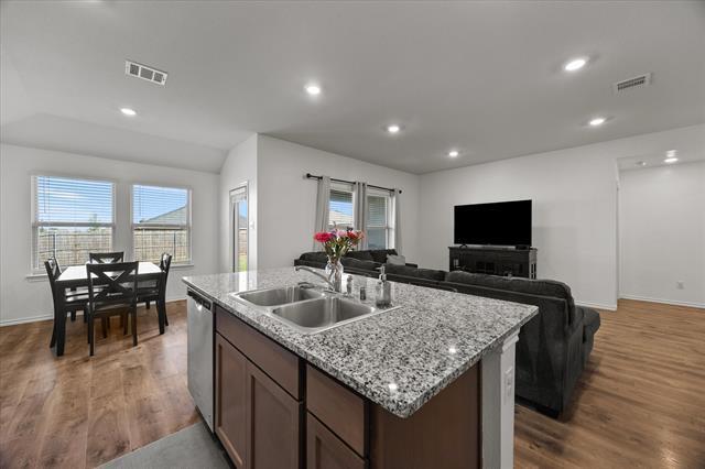 Building Photo - 701 Saddle Oak Ln