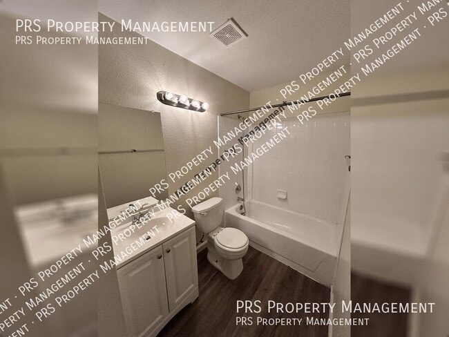 Building Photo - 3226 N Sycamore Pl