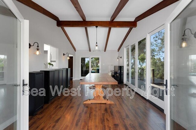 Building Photo - 3267 Bernardo Ln