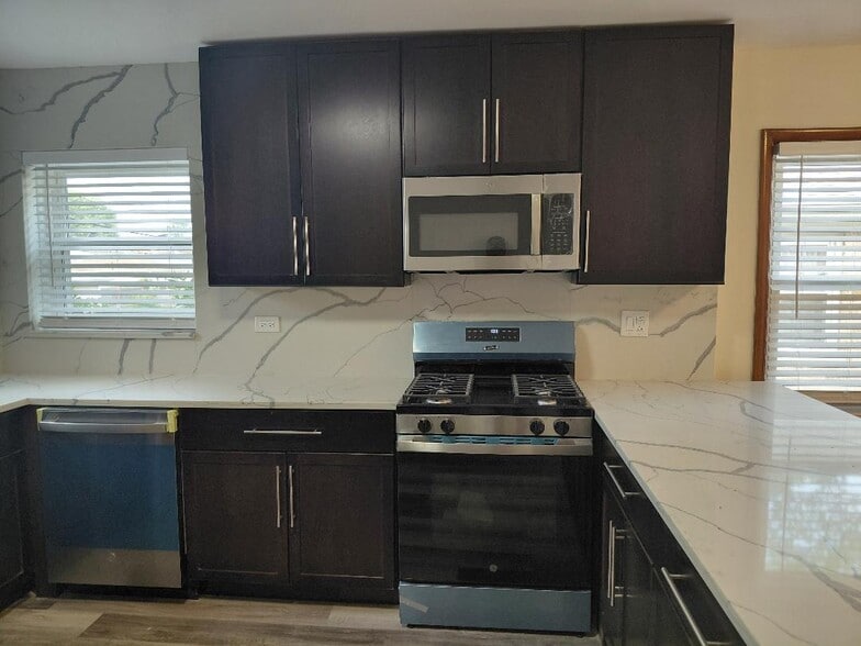 Kitchen - 3836 Brummel St