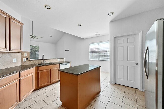 Building Photo - 8803 Peach Oak Crossing