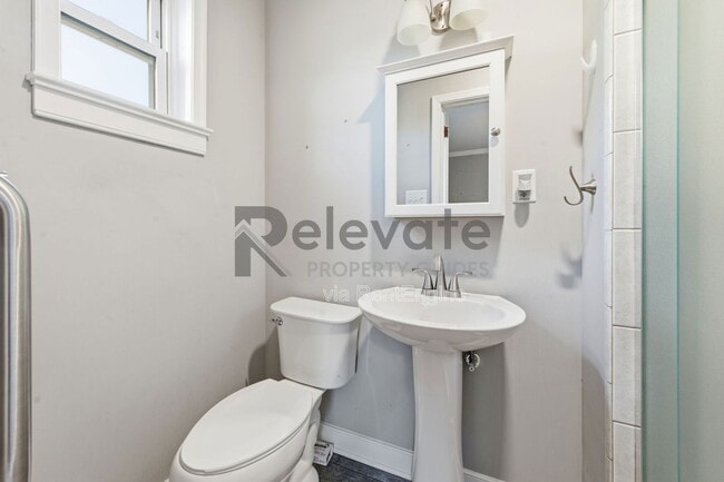 Building Photo - 8410 Yolanda Rd