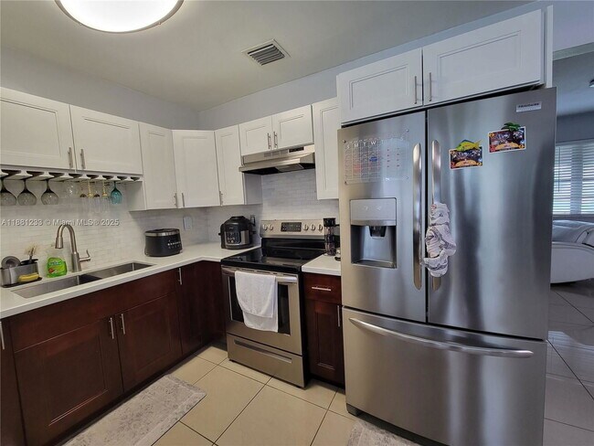 Building Photo - 6930 SW 12th St