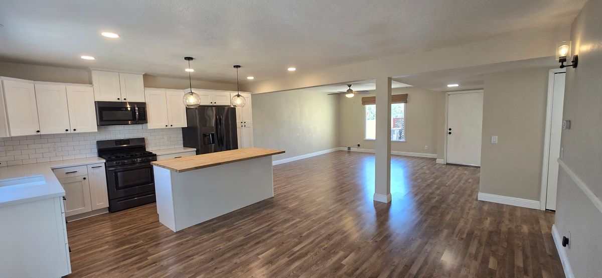 Building Photo - 751 Vía Los Santos