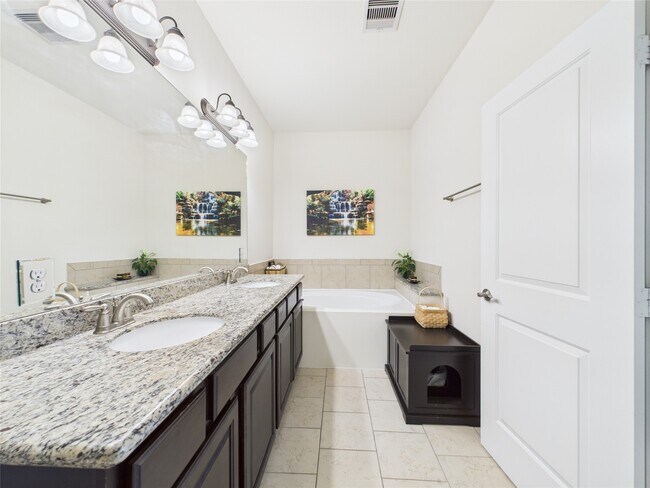 Building Photo - 22 Tassia Ln