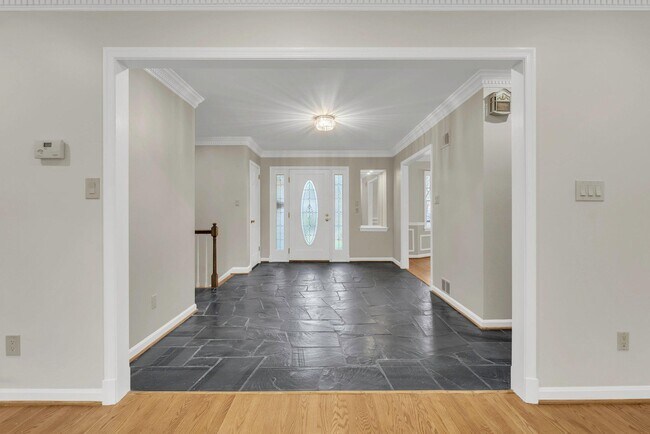 Building Photo - 8616 Chateau Dr