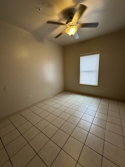 Building Photo - 2201 E Travis St