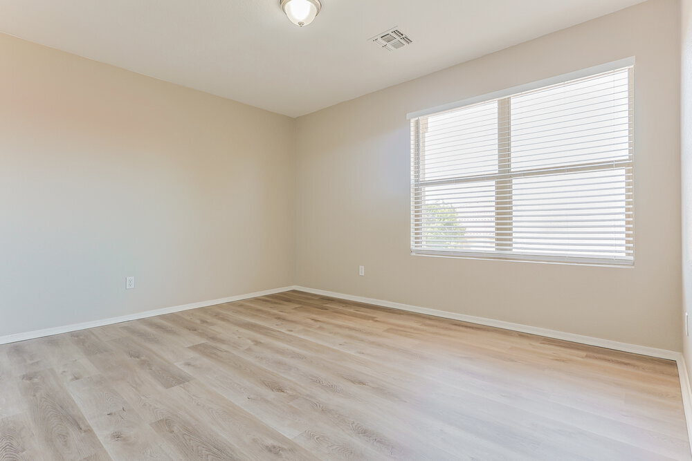 Building Photo - 2325 E Palm Beach Dr