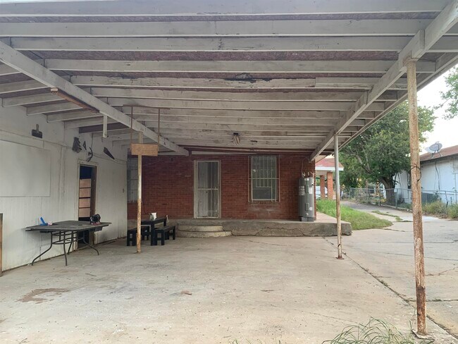 Building Photo - 3413 Pine St