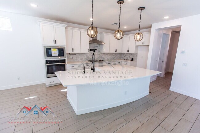 Building Photo - 15075 W McKinley St