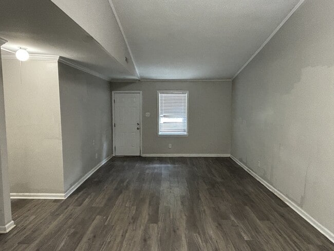 Building Photo - 616 Simpson St