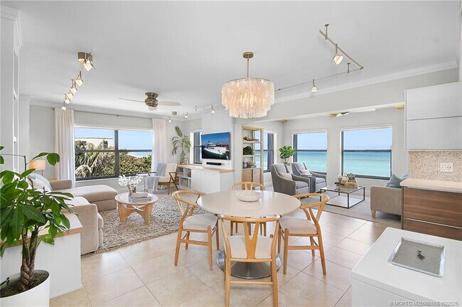 Building Photo - 1289 NE Ocean Blvd