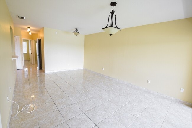 Building Photo - 522 Villa Del Sol Cir