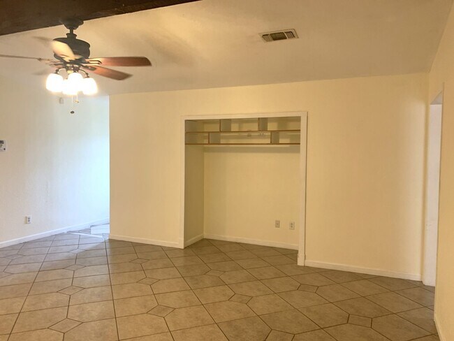 Building Photo - 2808 Persimmon Dr