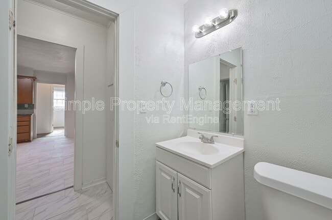 Building Photo - 713 SW 25th St